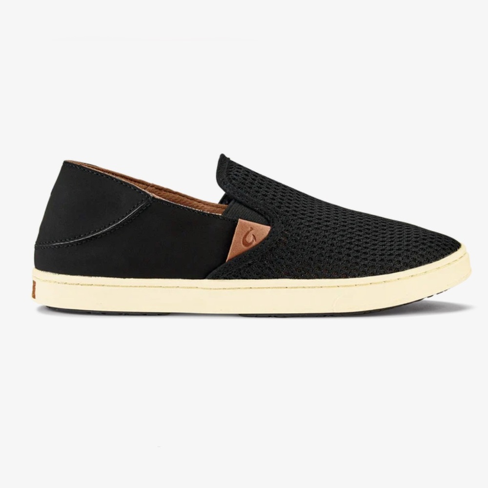 Olukai Peauha women’s black slip on shoes. Size 8.5